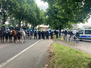 policjanci w trakcie zabezpieczenia meczu