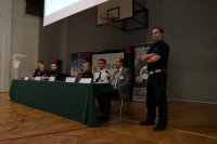 policjanci podczas debaty