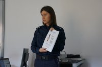 Policjanci w trakcie spotkania z seniorami