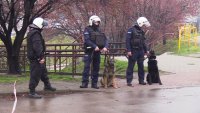 Policjanci w  trakcie zabezpieczenia meczu Ruchu Chorzów - Stal Stalowa Wola