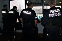 Policjanci w  trakcie zabezpieczenia meczu Ruchu Chorzów - Stal Stalowa Wola