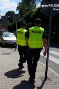 Umundurowani policjanci w trakcie patrolu pieczego