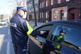 kontrola trzeźwości przez policjantów w rejonie pl. Św Jana w Chorzowie