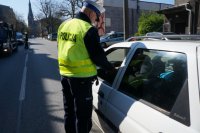 kontrola trzeźwości przez policjantów w rejonie pl. Św Jana w Chorzowie