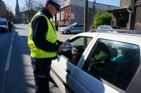 kontrola trzeźwości przez policjantów w rejonie pl. Św Jana w Chorzowie