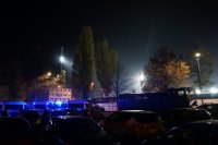 policjanci na stanowisku dowodzenia na stadionie Ruchu Chorzów