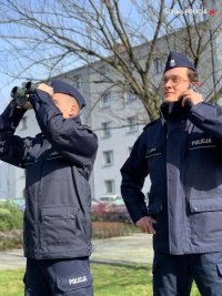 umundurowani policjanci w trakcie służby