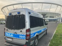 policjanci w trakcie zabezpieczenia memoriału w rejonie Stadionu Śląskiego i na ulicach miasta