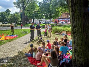 policjanci w trakcie prelekcji