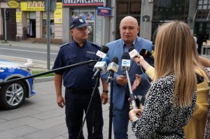 briefing prasowy  z udziałem naczelnika Wydziału Prewencji Komendy Miejskiej Policji w Chorzowie asp. szt. Andrzeja Augustin oraz Pierwszego Zastępcy Prezydenta Miasta Wiesława Ciężkowskiego