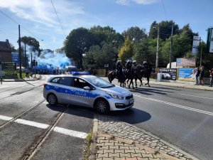 Policjanci podczas zabezpieczenia