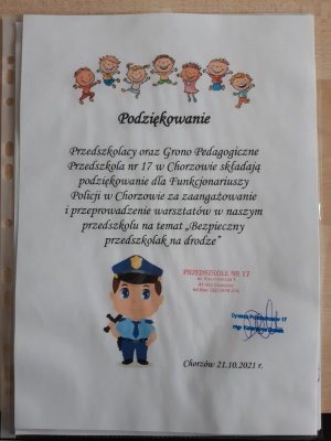 policjanci w trakcie spotkania z przedszkolakami