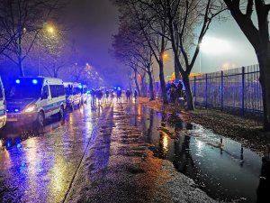 Policjanci zabezpieczają stadion Ruchu Chorzów