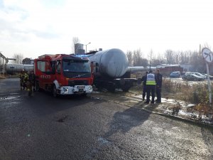 Widok policjanta dowodzącego akcją