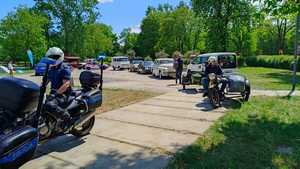 policjanci i uczestnicy w trakcie wydarzenia