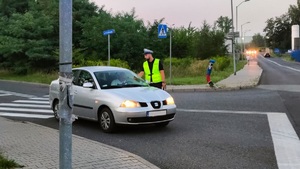 Policjant podczas kontroli trzeźwości