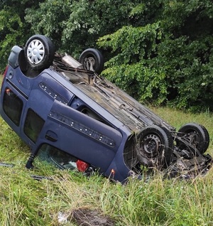 Renault Kangoo na poboczu