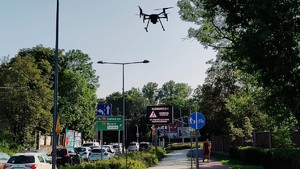 Policyjny dron biorący udział w działaniach