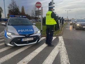 Policjanci zabezpieczają mecz