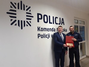 Zdjęcie przedstawia II Zastępcę Prezydenta Chorzowa oraz Komendanta Miejskiego Policji w Chorzowie