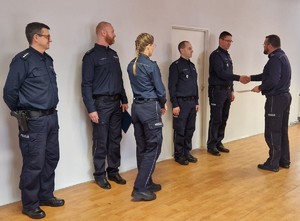 Zdjęcie przedstawia policjantów podczas zbiórki