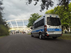 Zdjęcie przedstawia pojazd Oddziału Prewencji Policji