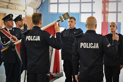 Zdjęcie przedstawia policjantów podczas ślubowania