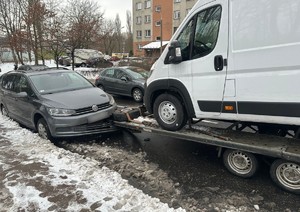 Zdjęcie przedstawia pojazdy uczestniczące w zdarzeniu