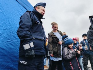 Zdjęcie przedstawia policyjnego profilaktyka