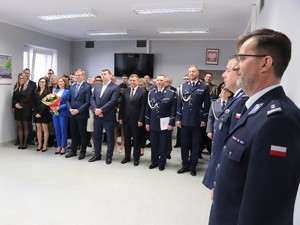 Zdjęcie przedstawia obejmującego obowiązki Komendanta Miejskiego oraz gości