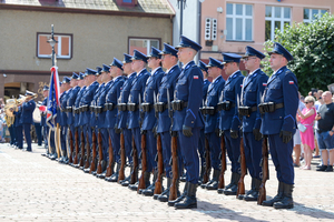 Zdjęcie przedstawia policjantów kompanii honorowej