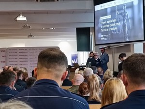 Na zdjęciu uczestnicy konferencji siedzący na auli