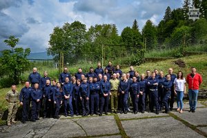 Na zdjęciu oficerowie prasowi garnizonu śląskiego z zaproszonymi gośćmi
