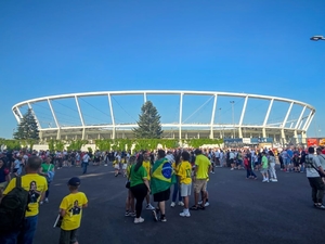 na fotografii widoczny jest stadion śląski oraz grupa kibiców