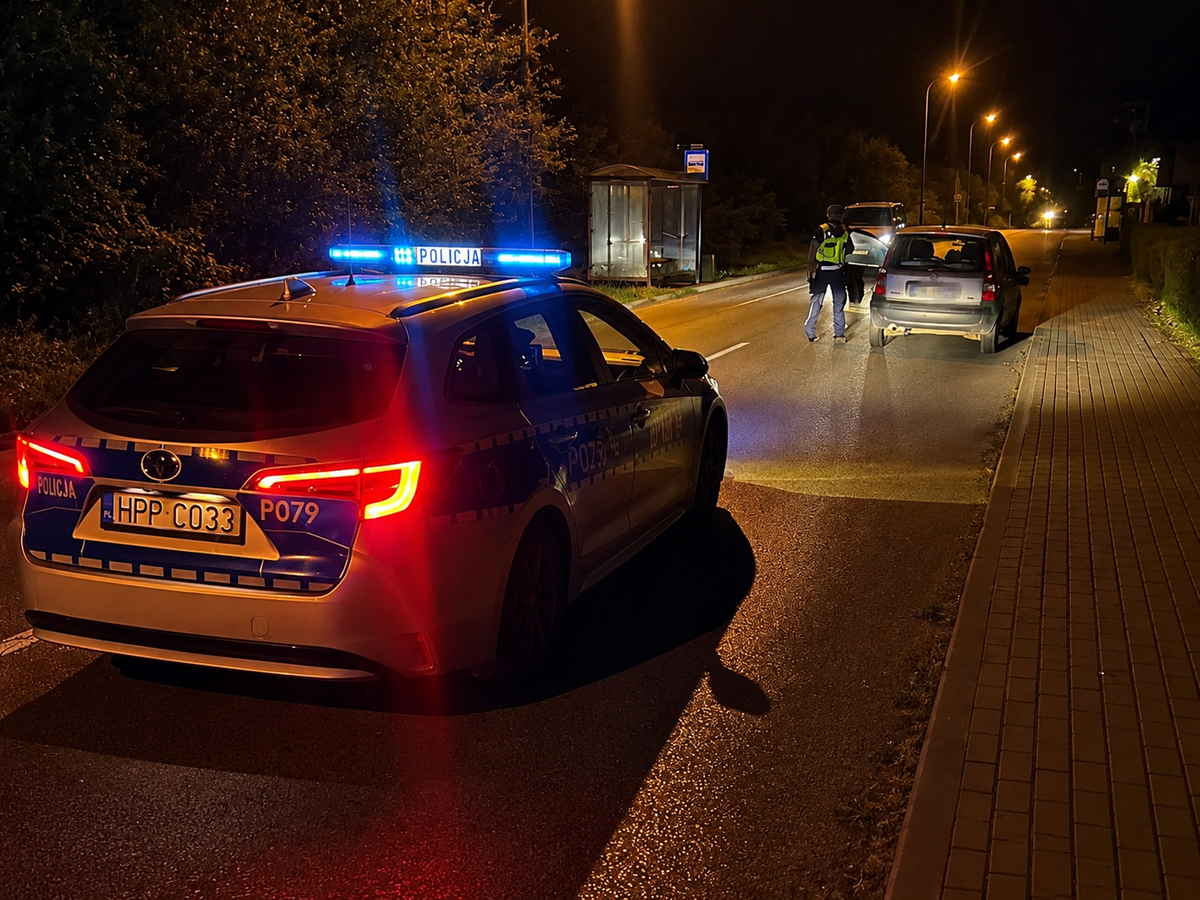 Policjanci w Chorzowie pomogli zagubionemu seniorowi z Wrocławia
